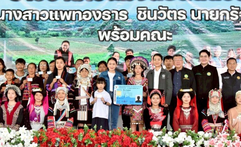 2 รมช.เกษตรฯ “อิทธิ – อัครา” ร่วมคณะนายกฯ ลงพื้นที่ติดตามสถานการณ์อุทกภัย พร้อมมอบถุงยังชีพ อ.พญาเม็งราย จ.เชียงราย