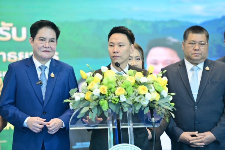 ‘อรรถกร-อัครา’ มอบนโยบายเกษตรฯ สานต่องาน ธรรมนัส ชู 3 เป้าหมาย “ลดต้นทุน-เพิ่มรายได้-สกัดนำเข้าผิดกฎหมาย” พร้อมลงพื้นที่เข้าถึงพี่น้องเกษตรกร