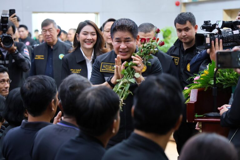 รองนายกฯทธรรมนัส ลั่น ปีนี้ไม่มีน้ำท่วมซ้ำรอย ปี 54 หลัง นายกฯ สั่งเข้มบริหารจัดการน้ำพื้นที่ปทุมฯ–สมุทรปราการ พร้อมเดินหน้าดันราคายางพาราทะลุ 60 บาท–ปาล์มแตะ 10 บาท เปิดตลาดจีน–ยุโรป ฟื้นเศรษฐกิจฐานรากทั่ว ปท.