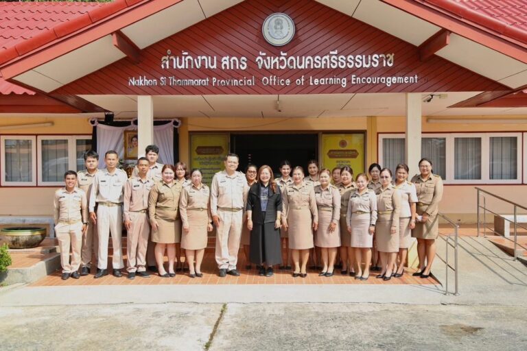 อธิบดี สกร.ลงพื้นที่ นครศรีธรรมราช ชูขับเคลื่อนบรรณารักษ์สัญจร โมเดล Rider Reader ส่งหนังสือถึงมือผู้อ่านทุกช่วงวัย