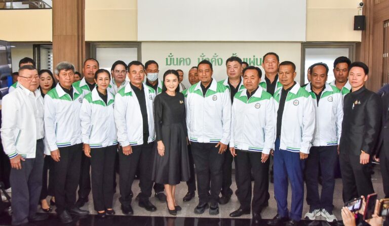 ‘ศ.ดร. นฤมล’ ต้อนรับอดีต สส.กลุ่มเฉลิมชัย + เพื่อนยศสิงห์ เข้าครอบครัวกล้าธรรม เสริมทัพสู้ศึกเลือกตั้ง 69