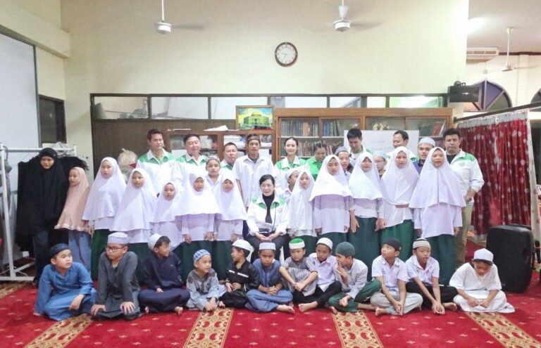 “ปวีณา” นำทีมผู้สมัคร สส.กทม. พรรคกล้าธรรม ลงพื้นที่ “มัสยิดดารุ้ลอะมาน พญาไท” ย่านราชเทวี เยี่ยมชมศูนย์เด็กเล็กโรงเรียนสอนศาสนาอิสลาม