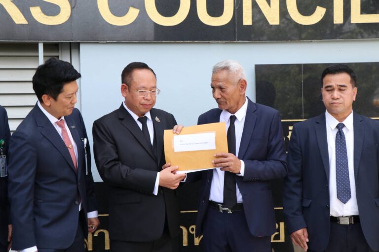 กลุ่มพิทักษ์ธรรม ร้องสภาทนายความฯ ขอให้ยื่นศาล รธน. ตีความ ปมบัตรเลือกตั้ง มี QR Code และ Bar Code สารตั้งต้นเลือกตั้งไม่ลับ ส่อเลือกตั้งเป็นโมฆะ