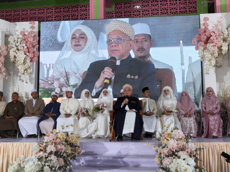 ร.อ.ธรรมนัส มอบรองหัวหน้าพรรคและคณะ สส.“กล้าธรรม” ร่วมต้อนรับ จุฬาราชมนตรี