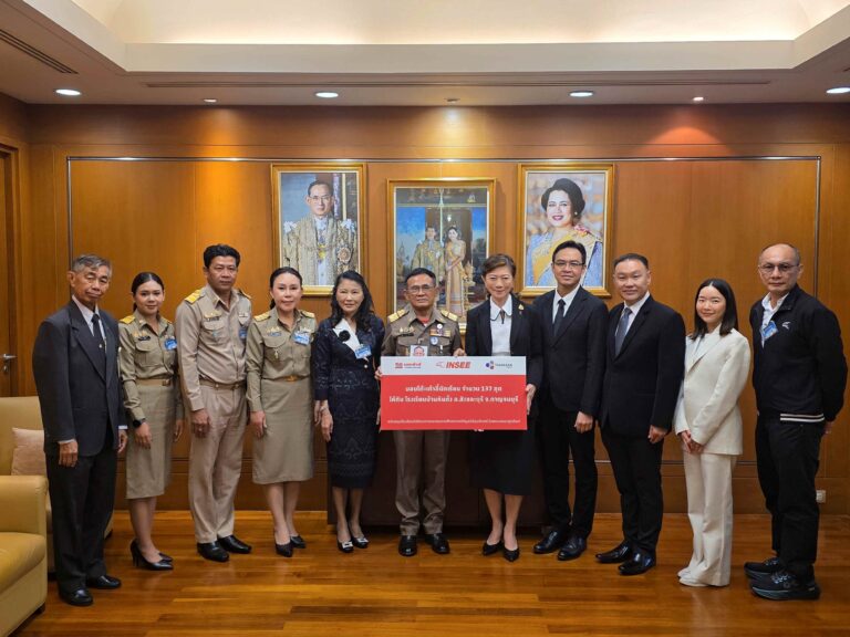 ปูนซีเมนต์นครหลวง ร่วมกับตัวแทนจำหน่าย สนับสนุนการศึกษาเยาวชนไทย มอบโต๊ะ-เก้าอี้นักเรียน 137 ชุด ให้โรงเรียนบ้านหินตั้ง